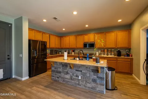 Kitchen - 6550 Bicknell Ct, Palmdale, CA 93552 photo 2 of 3