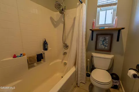 Bath - 6550 Bicknell Ct, Palmdale, CA 93552 photo 3 of 7