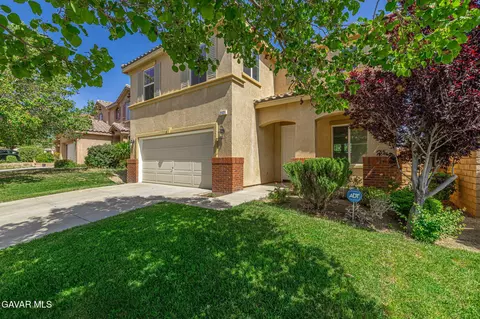 2121 Pearmain Dr, Palmdale, CA 93551