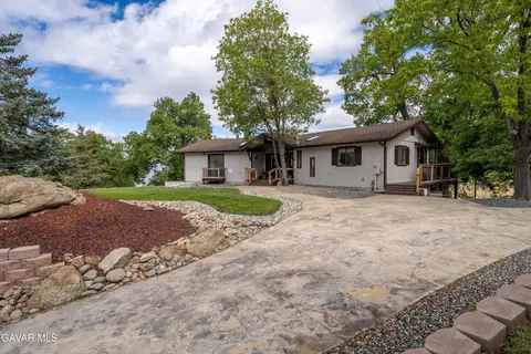 Exterior - 24840 Arrow Ct, Tehachapi, CA 93561 photo 16 of 19