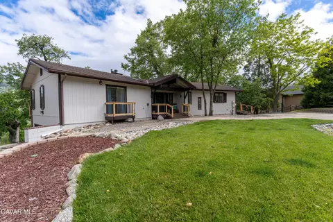 Exterior - 24840 Arrow Ct, Tehachapi, CA 93561 photo 17 of 19