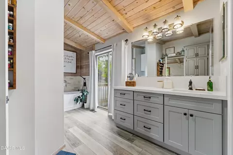 Bath - 24840 Arrow Ct, Tehachapi, CA 93561 photo 2 of 4