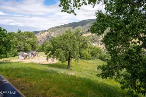 Exterior - 24840 Arrow Ct, Tehachapi, CA 93561 photo 13 of 19