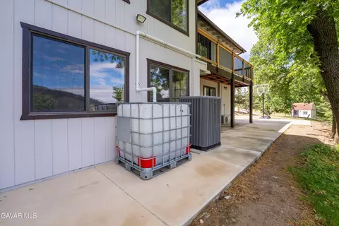 Exterior - 24840 Arrow Ct, Tehachapi, CA 93561 photo 11 of 19