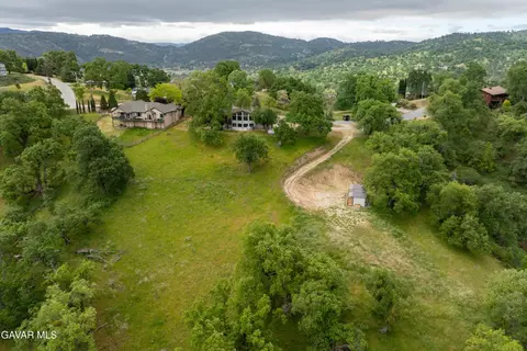 View/Area - 24840 Arrow Ct, Tehachapi, CA 93561 photo 2 of 5
