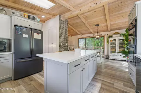 Kitchen - 24840 Arrow Ct, Tehachapi, CA 93561 photo 2 of 2