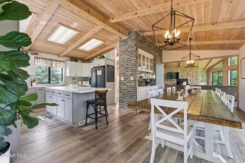 Dining - 24840 Arrow Ct, Tehachapi, CA 93561 photo 1 of 2