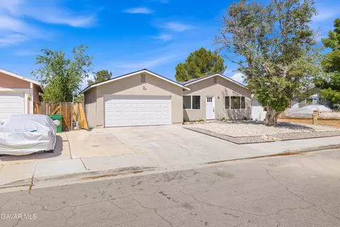 Exterior - 43347 Echard Ave, Lancaster, CA 93536 photo 3 of 5