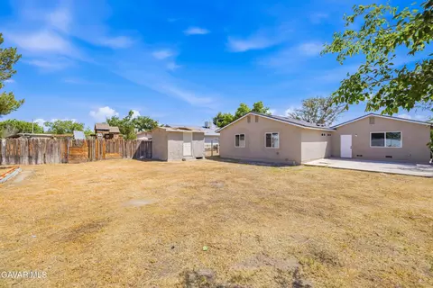 Exterior - 43347 Echard Ave, Lancaster, CA 93536 photo 4 of 5
