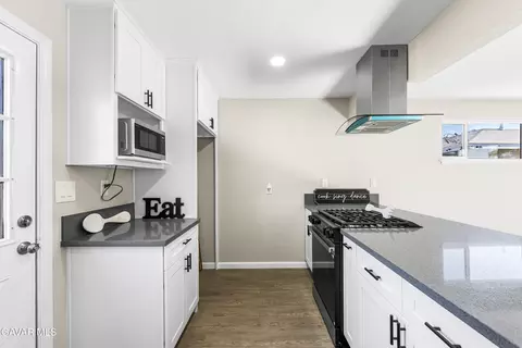 Kitchen - 45309 Newtree Ave, Lancaster, CA 93534 photo 3 of 7