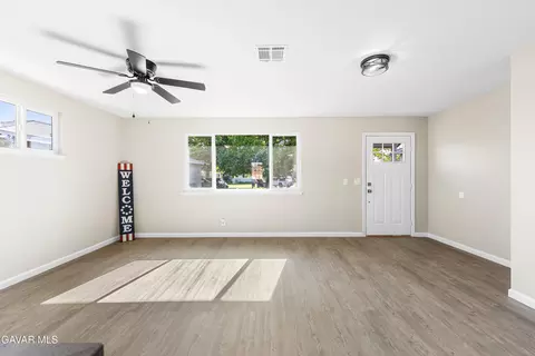Living - 45309 Newtree Ave, Lancaster, CA 93534 photo 4 of 4