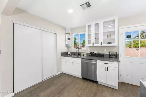 Kitchen - 45309 Newtree Ave, Lancaster, CA 93534 photo 5 of 7