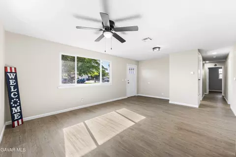 Living - 45309 Newtree Ave, Lancaster, CA 93534 photo 3 of 4