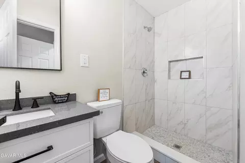 Bath - 45309 Newtree Ave, Lancaster, CA 93534 photo 2 of 3