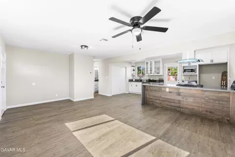 Living - 45309 Newtree Ave, Lancaster, CA 93534 photo 2 of 4