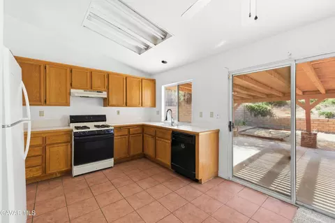 Kitchen - 3254 Quarry Rd, Palmdale, CA 93550 photo 2 of 3