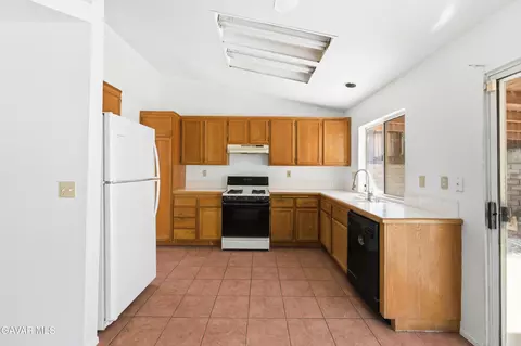 Kitchen - 3254 Quarry Rd, Palmdale, CA 93550 photo 1 of 3