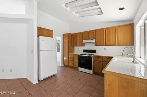 Kitchen - 3254 Quarry Rd, Palmdale, CA 93550 photo 3 of 3