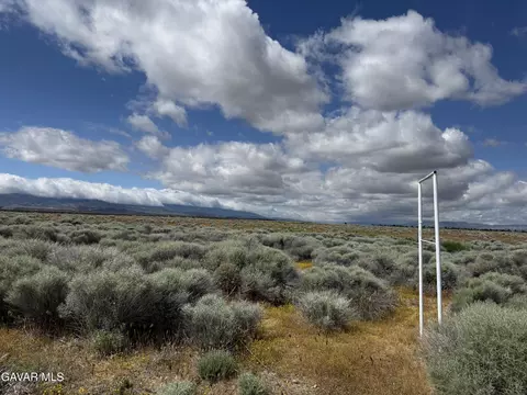170 Th West And B8, Lancaster, CA 93536 photo 2