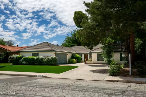 43037 Sachs Dr, Lancaster, CA 93536