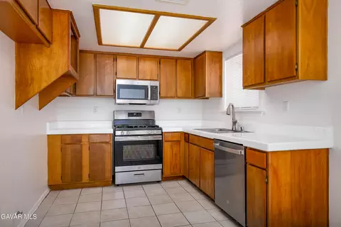 Kitchen - 40062 164th St, Lake Los Angeles, CA 93591 photo 2 of 4