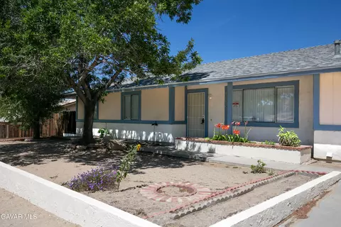 Exterior - 40062 164th St, Lake Los Angeles, CA 93591 photo 2 of 5