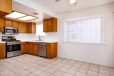 Kitchen - 40062 164th St, Lake Los Angeles, CA 93591 photo 1 of 4