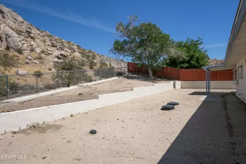 Exterior - 40062 164th St, Lake Los Angeles, CA 93591 photo 5 of 5