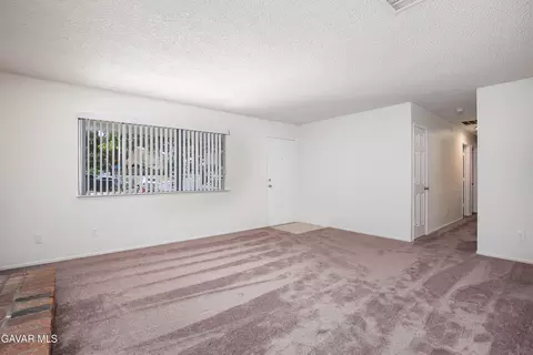 Living - 40062 164th St, Lake Los Angeles, CA 93591 photo 2 of 3