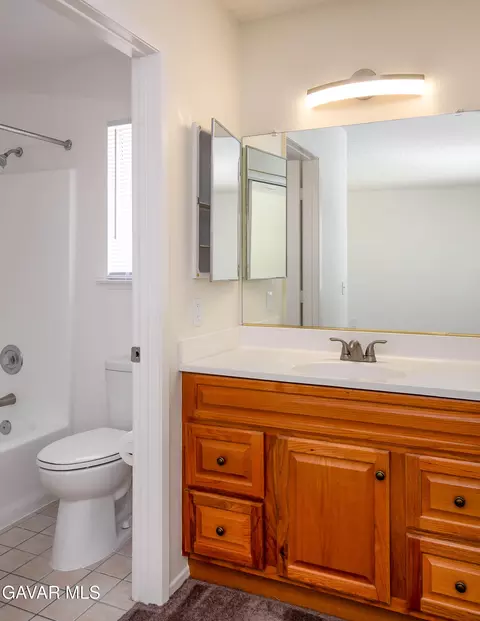 Bath - 40062 164th St, Lake Los Angeles, CA 93591 photo 2 of 2