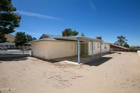 Exterior - 40062 164th St, Lake Los Angeles, CA 93591 photo 3 of 5