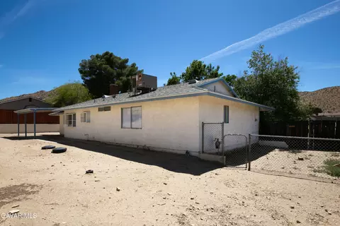 Exterior - 40062 164th St, Lake Los Angeles, CA 93591 photo 4 of 5