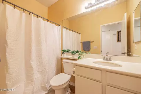 Bath - 45827 Caledonia Ct, Lancaster, CA 93534 photo 1 of 3