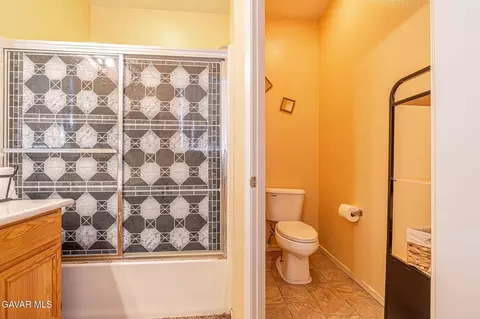 Bath - 45827 Caledonia Ct, Lancaster, CA 93534 photo 3 of 3