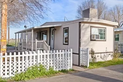 45446 7th St E #42, Lancaster, CA 93535