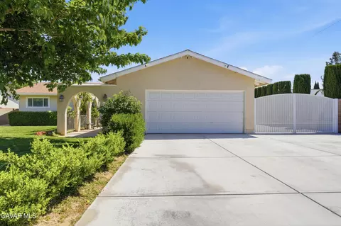 4722 Avenue L8 W, Quartz Hill, CA 93536