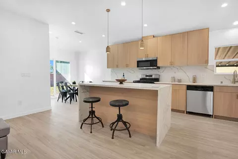 14868 Envoy St, Sylmar, CA 91342