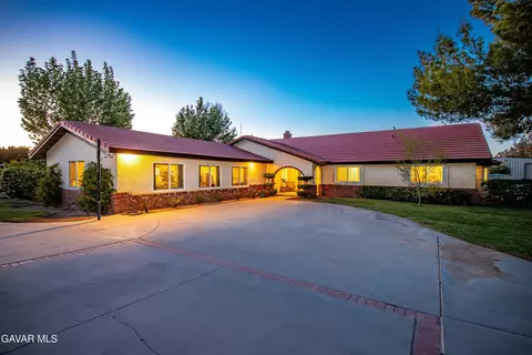 2257 Avenue N8 W, Palmdale, CA 93551