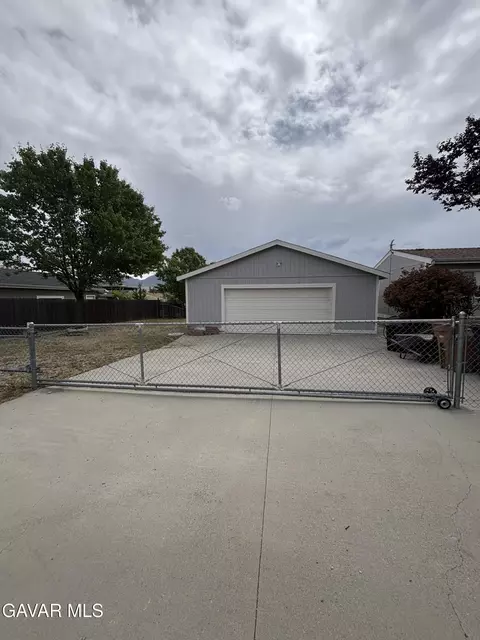 19512 Rose Ave, Tehachapi, CA 93561 photo 3