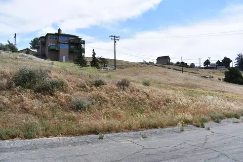 42624 Arrowrock Dr, Lake Elizabeth, CA 93532