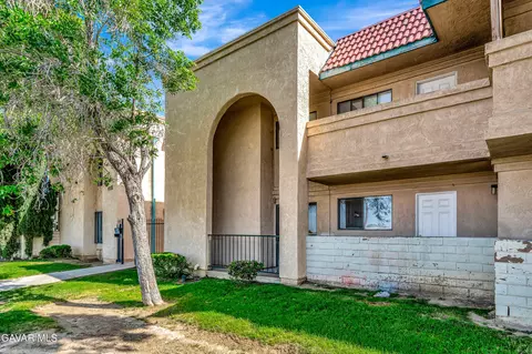 1218 Avenue Q E, Palmdale, CA 93550