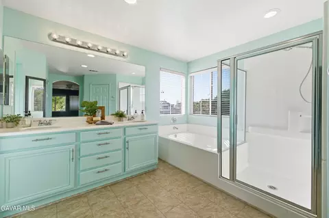 Bath - 43406 Rucker St, Lancaster, CA 93535 photo 4 of 4