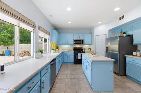 Kitchen - 43406 Rucker St, Lancaster, CA 93535 photo 4 of 5