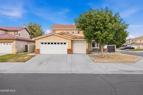 Exterior - 43406 Rucker St, Lancaster, CA 93535 photo 4 of 9