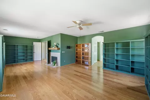 Living - 43406 Rucker St, Lancaster, CA 93535 photo 10 of 10