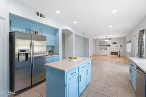 Kitchen - 43406 Rucker St, Lancaster, CA 93535 photo 3 of 5