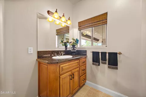 Bath - 507 Mesquite Dr, Tehachapi, CA 93561 photo 1 of 6