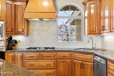 Kitchen - 507 Mesquite Dr, Tehachapi, CA 93561 photo 6 of 6