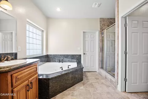 Bath - 507 Mesquite Dr, Tehachapi, CA 93561 photo 2 of 6