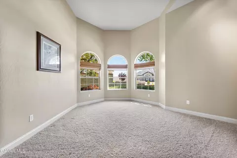 Living - 507 Mesquite Dr, Tehachapi, CA 93561 photo 4 of 5